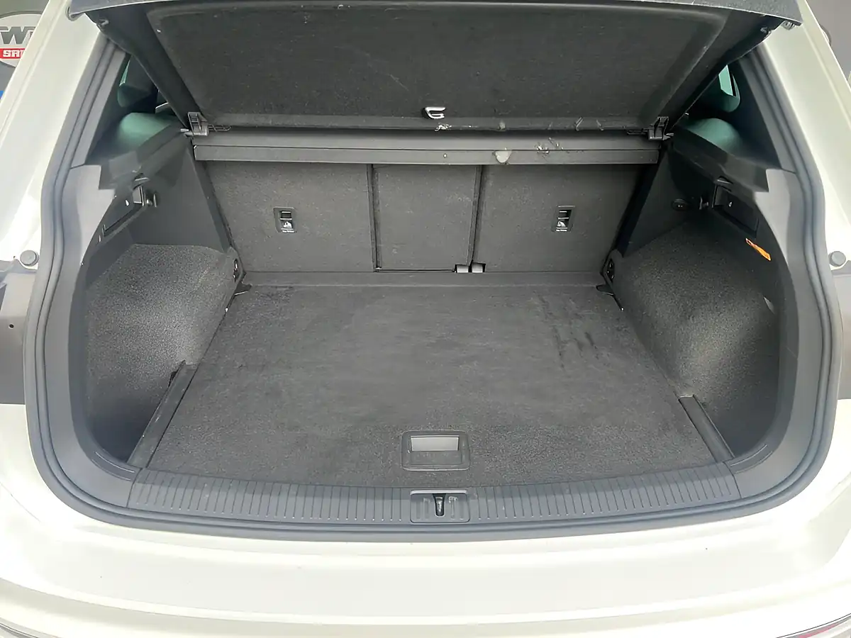 Used 2019 Volkswagen Tiguan R-Line Tech White - Interior and Exterior details 9