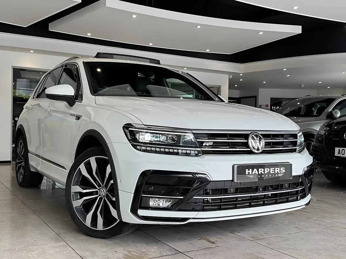 Used 2019 Volkswagen Tiguan R-Line Tech White - Front View