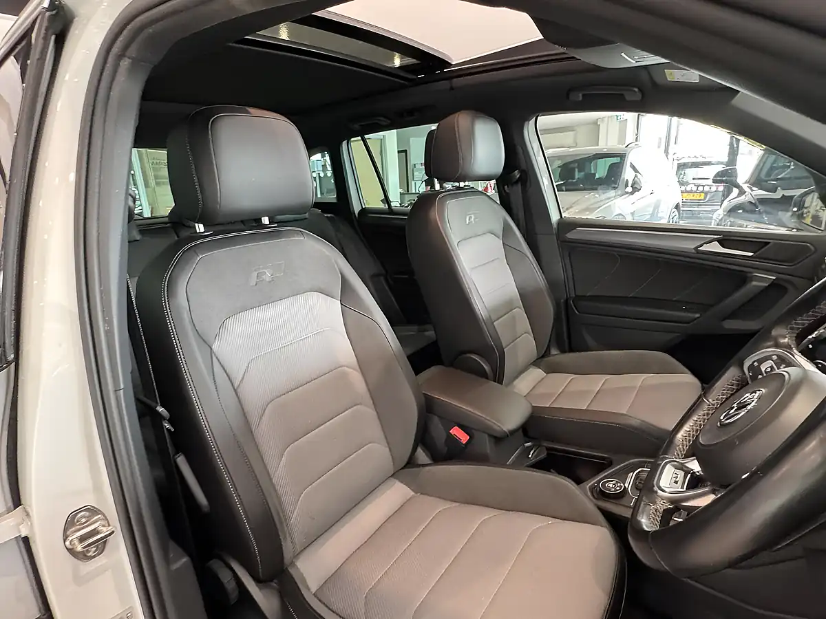 Used 2019 Volkswagen Tiguan R-Line Tech White - Interior and Exterior details 10