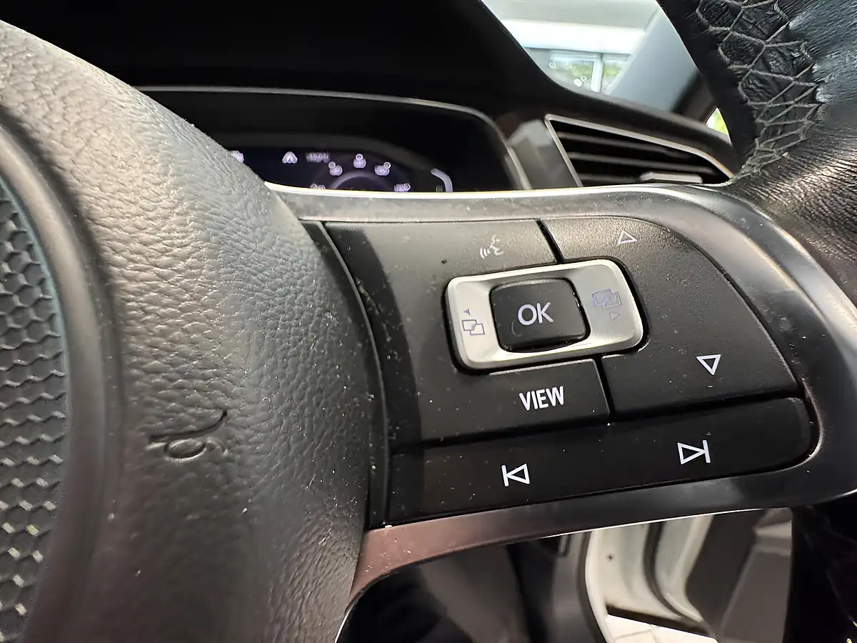 Used 2019 Volkswagen Tiguan R-Line Tech White - Interior and Exterior details 12
