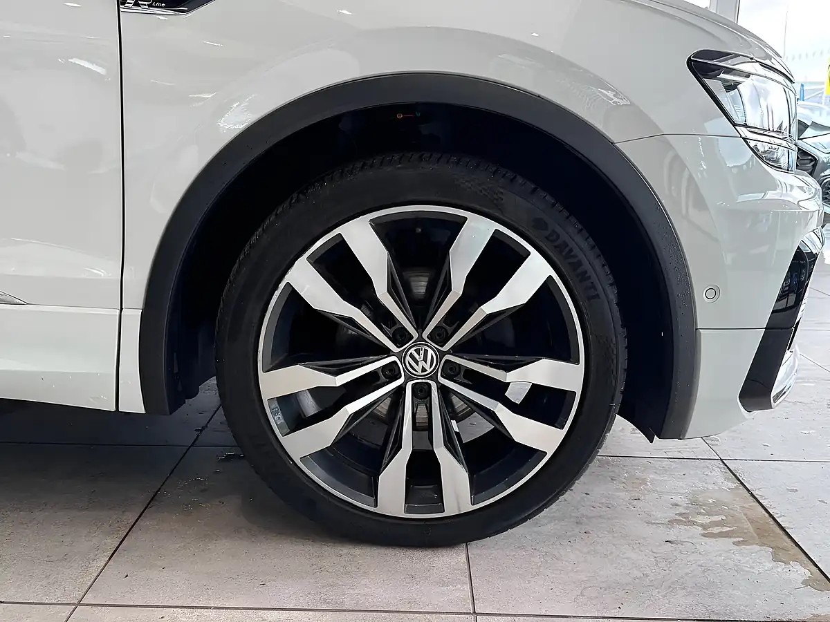 Used 2019 Volkswagen Tiguan R-Line Tech White - Interior and Exterior details 13