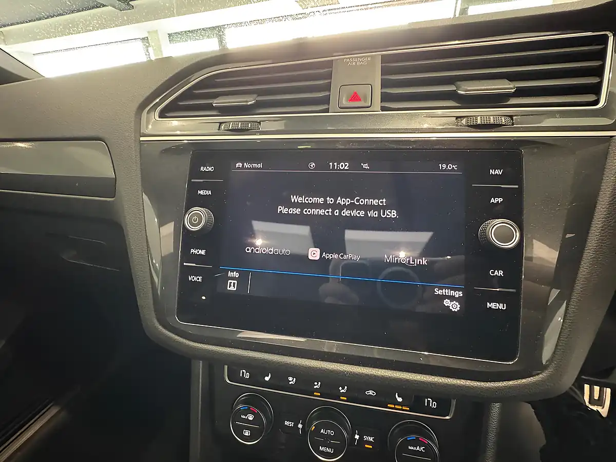 Used 2019 Volkswagen Tiguan R-Line Tech White - Interior and Exterior details 14