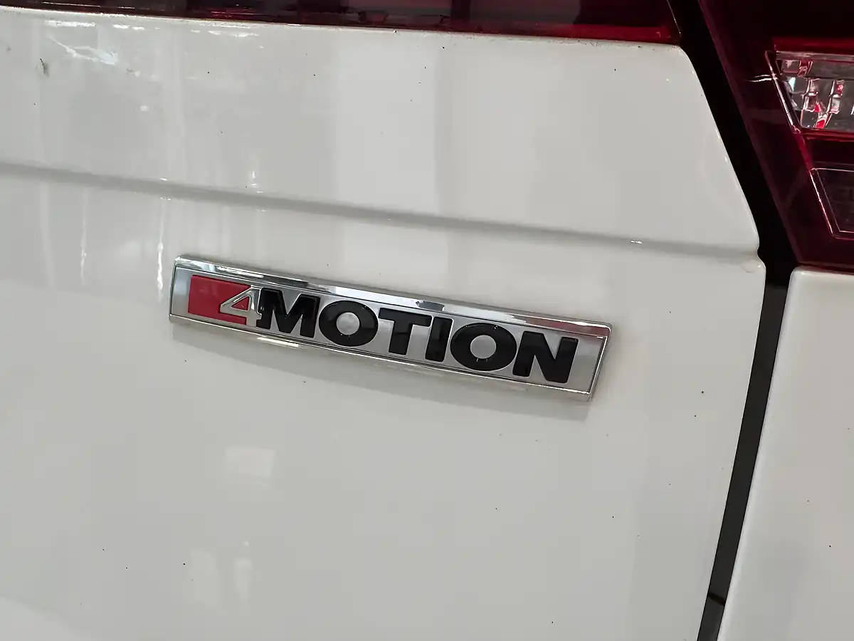 Used 2019 Volkswagen Tiguan R-Line Tech White - Interior and Exterior details 15