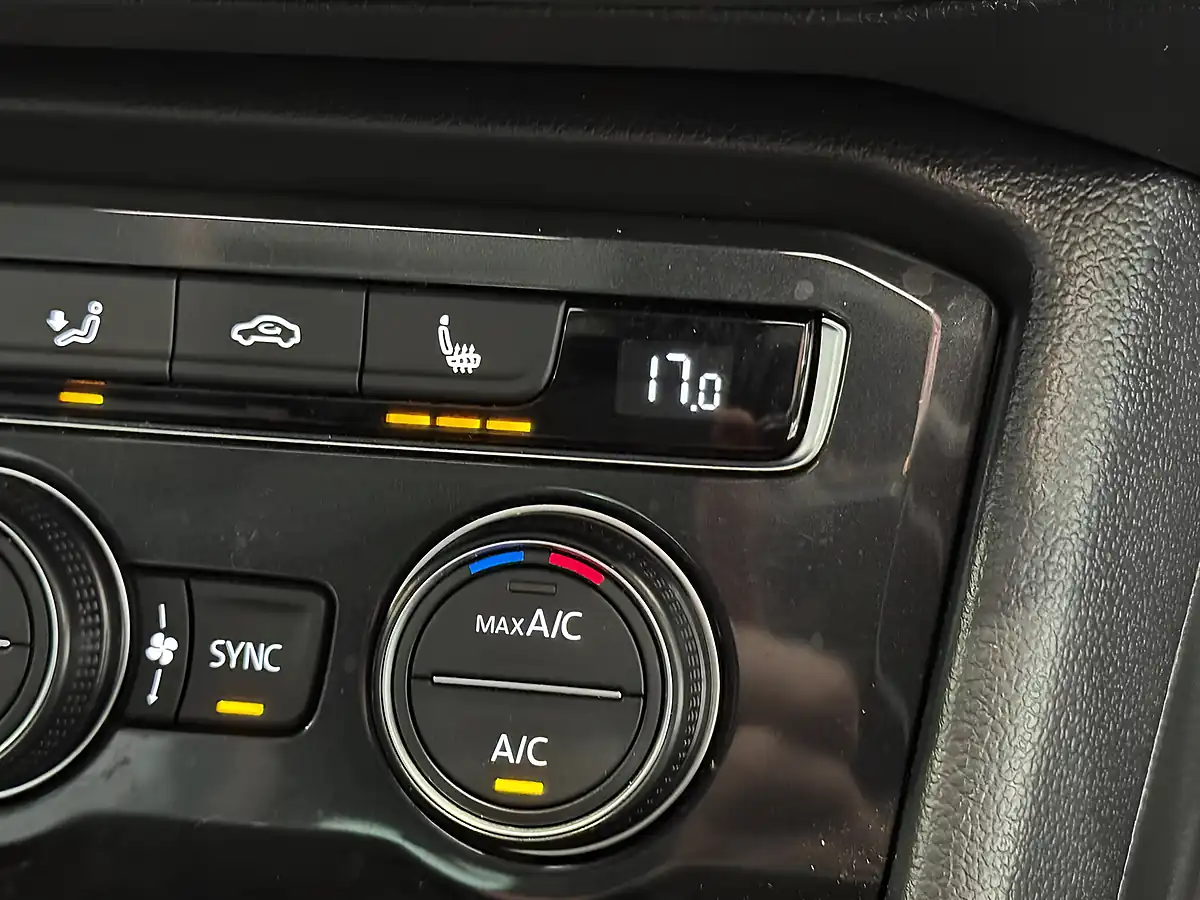 Used 2019 Volkswagen Tiguan R-Line Tech White - Interior and Exterior details 16