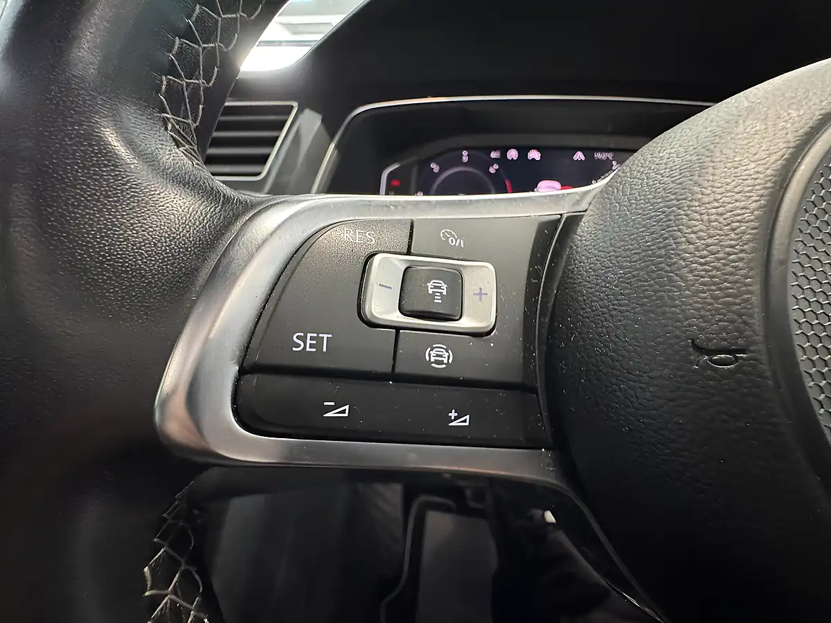 Used 2019 Volkswagen Tiguan R-Line Tech White - Interior and Exterior details 17