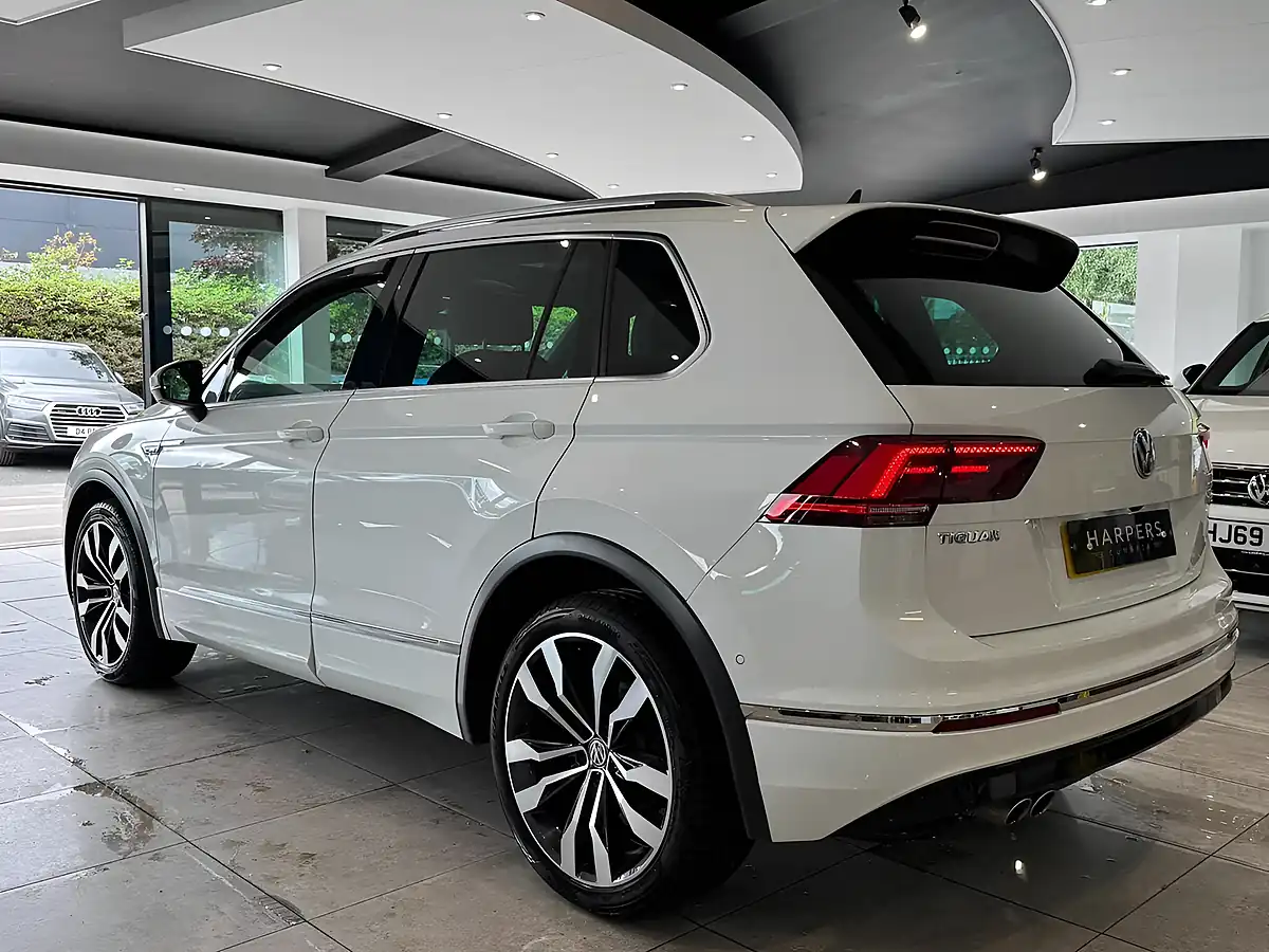 Used 2019 Volkswagen Tiguan R-Line Tech White - Interior and Exterior details 4