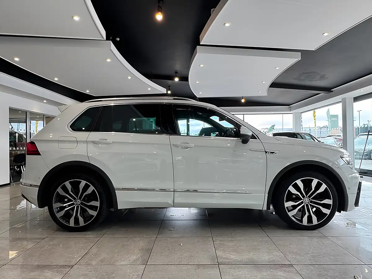 Used 2019 Volkswagen Tiguan R-Line Tech White - Interior and Exterior details 7