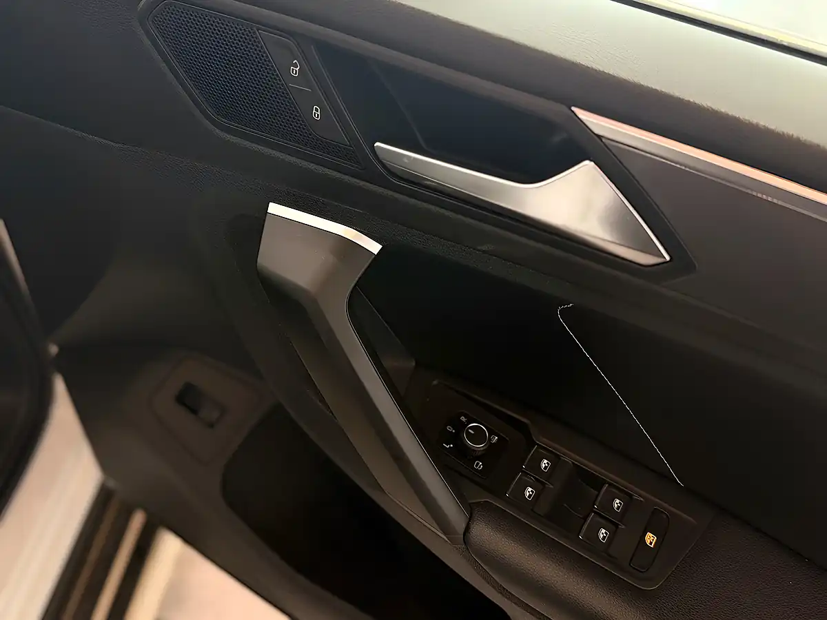 Used 2019 Volkswagen Tiguan R-Line Tech White - Interior and Exterior details 13