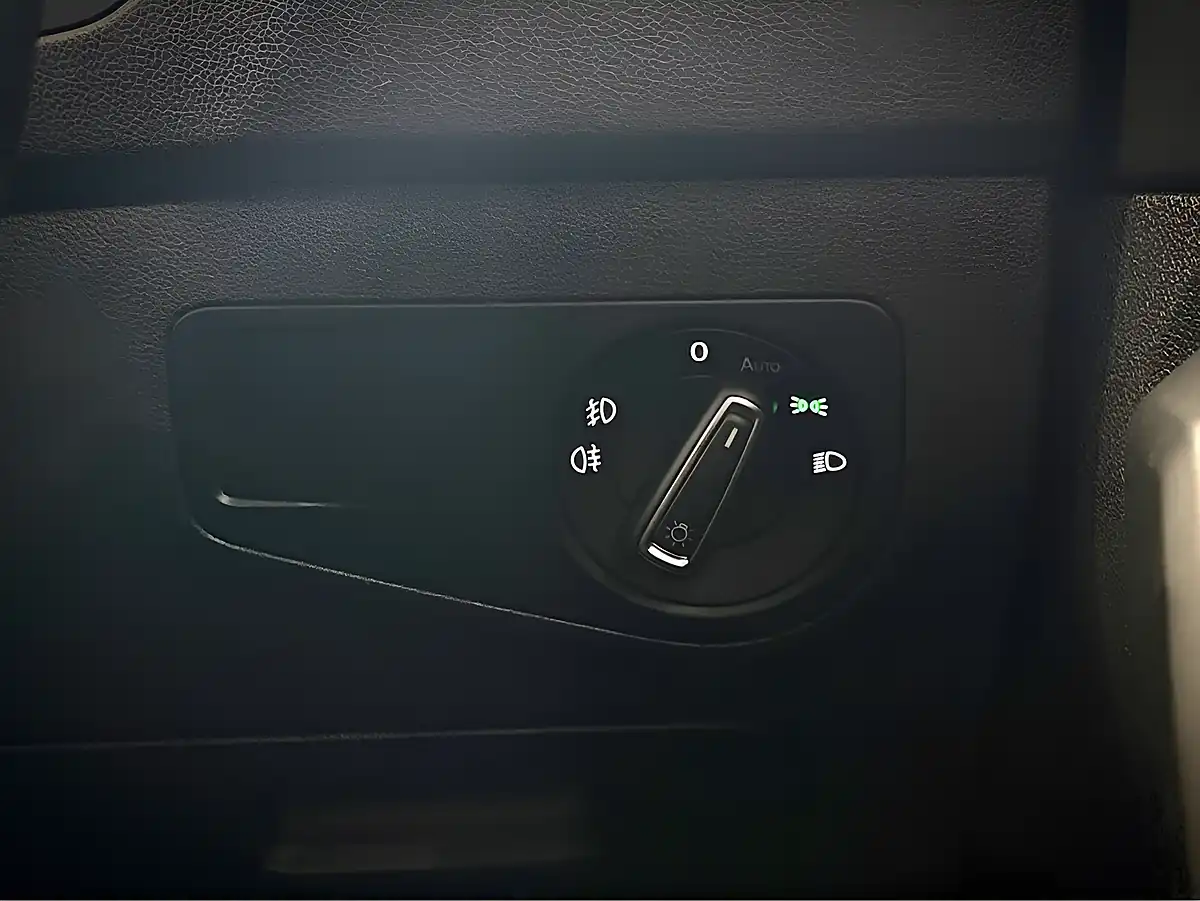 Used 2019 Volkswagen Tiguan R-Line Tech White - Interior and Exterior details 16