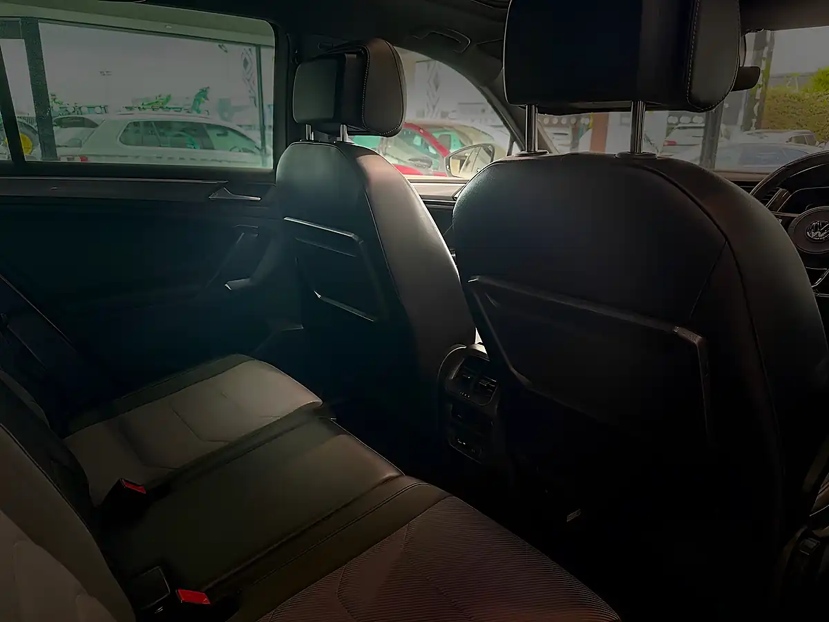 Used 2019 Volkswagen Tiguan R-Line Tech White - Interior and Exterior details 17