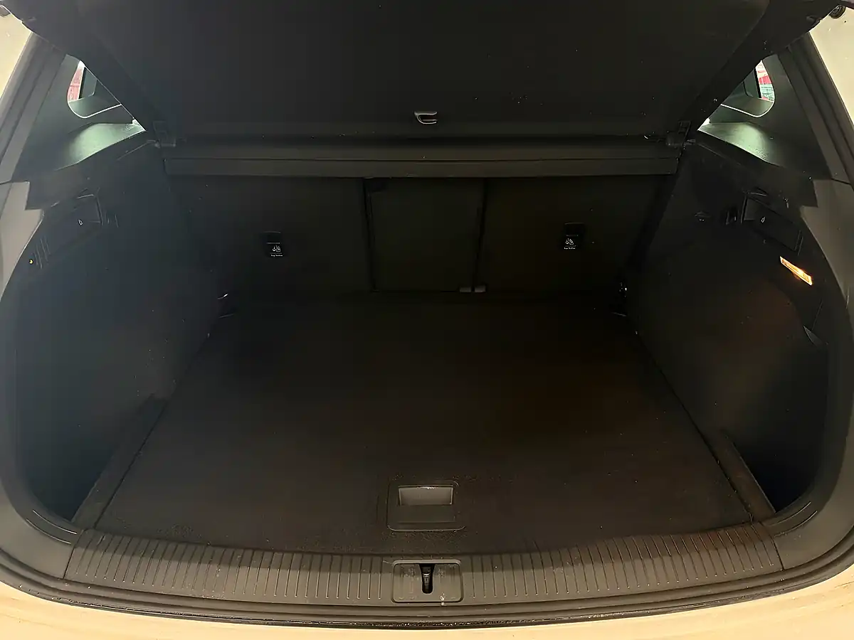 Used 2019 Volkswagen Tiguan R-Line Tech White - Interior and Exterior details 20