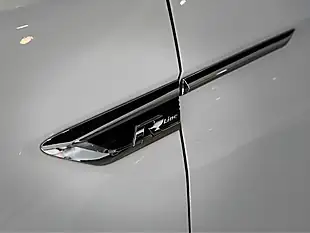 Used 2019 Volkswagen Tiguan R-Line Tech White - Interior and Exterior details 4