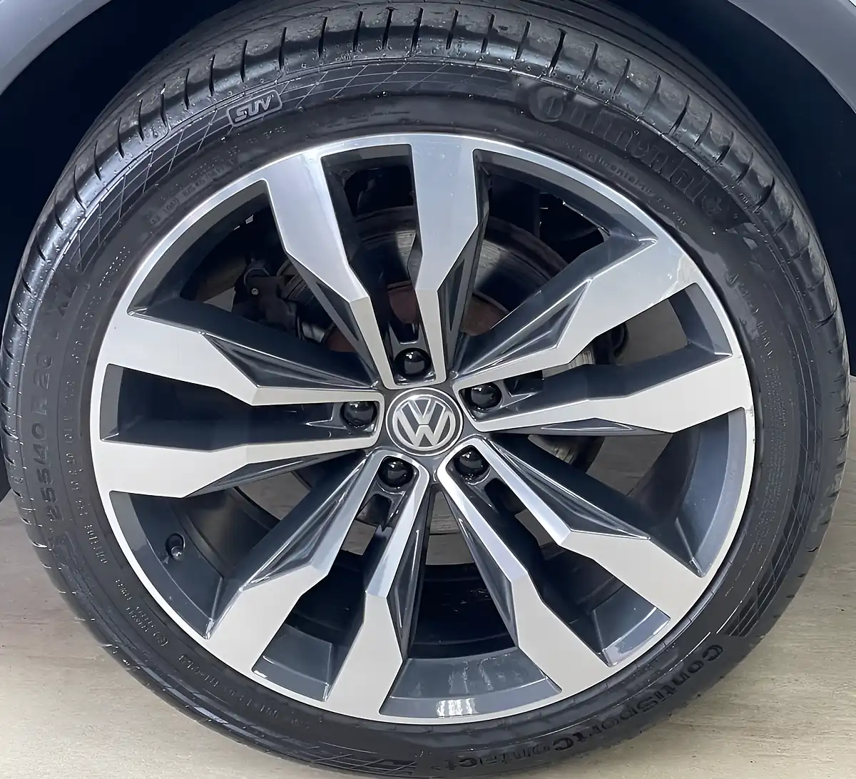 Used 2019 Volkswagen Tiguan R-Line Tech White - Interior and Exterior details 11