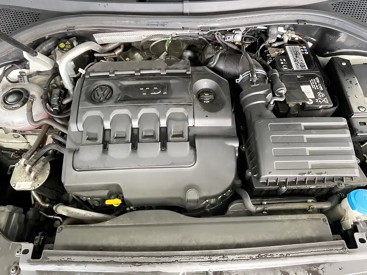 Used 2019 Volkswagen Tiguan R-Line Tech White - Interior and Exterior details 12