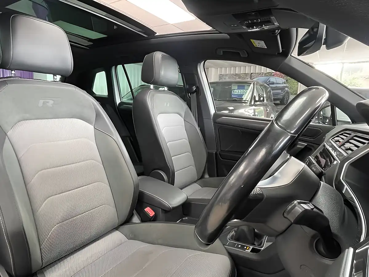 Used 2019 Volkswagen Tiguan R-Line Tech White - Interior and Exterior details 14