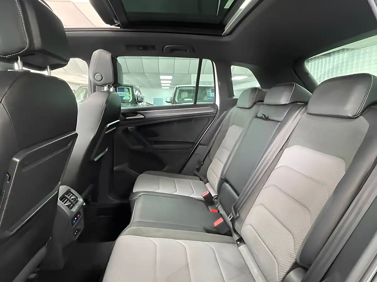 Used 2019 Volkswagen Tiguan R-Line Tech White - Interior and Exterior details 15