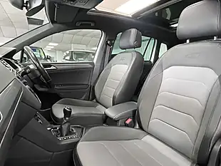 Used 2019 Volkswagen Tiguan R-Line Tech White - Interior and Exterior details 16