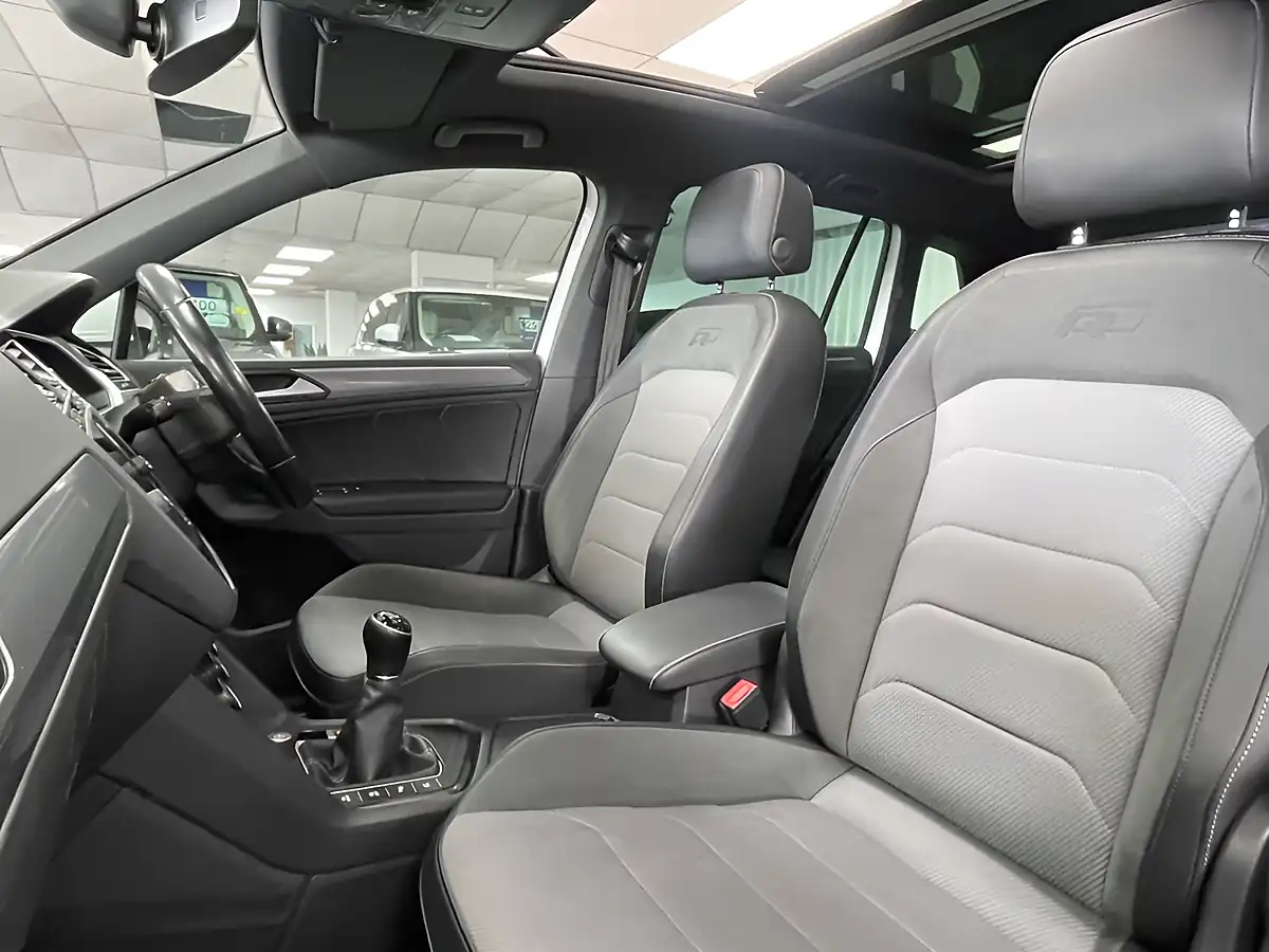 Used 2019 Volkswagen Tiguan R-Line Tech White - Interior and Exterior details 16