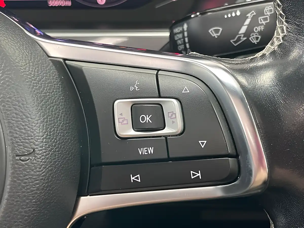 Used 2019 Volkswagen Tiguan R-Line Tech White - Interior and Exterior details 17