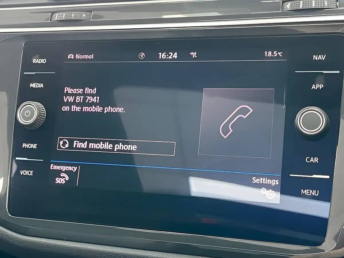 Used 2019 Volkswagen Tiguan R-Line Tech White - Interior and Exterior details 19