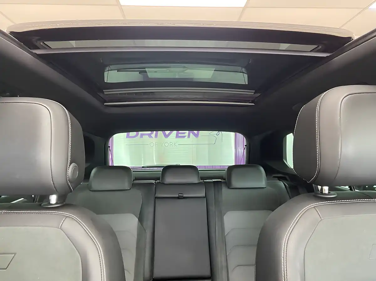 Used 2019 Volkswagen Tiguan R-Line Tech White - Interior and Exterior details 20