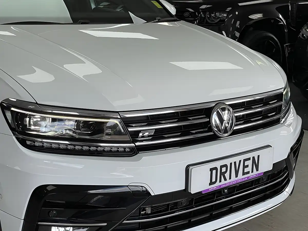 Used 2019 Volkswagen Tiguan R-Line Tech White - Interior and Exterior details 3