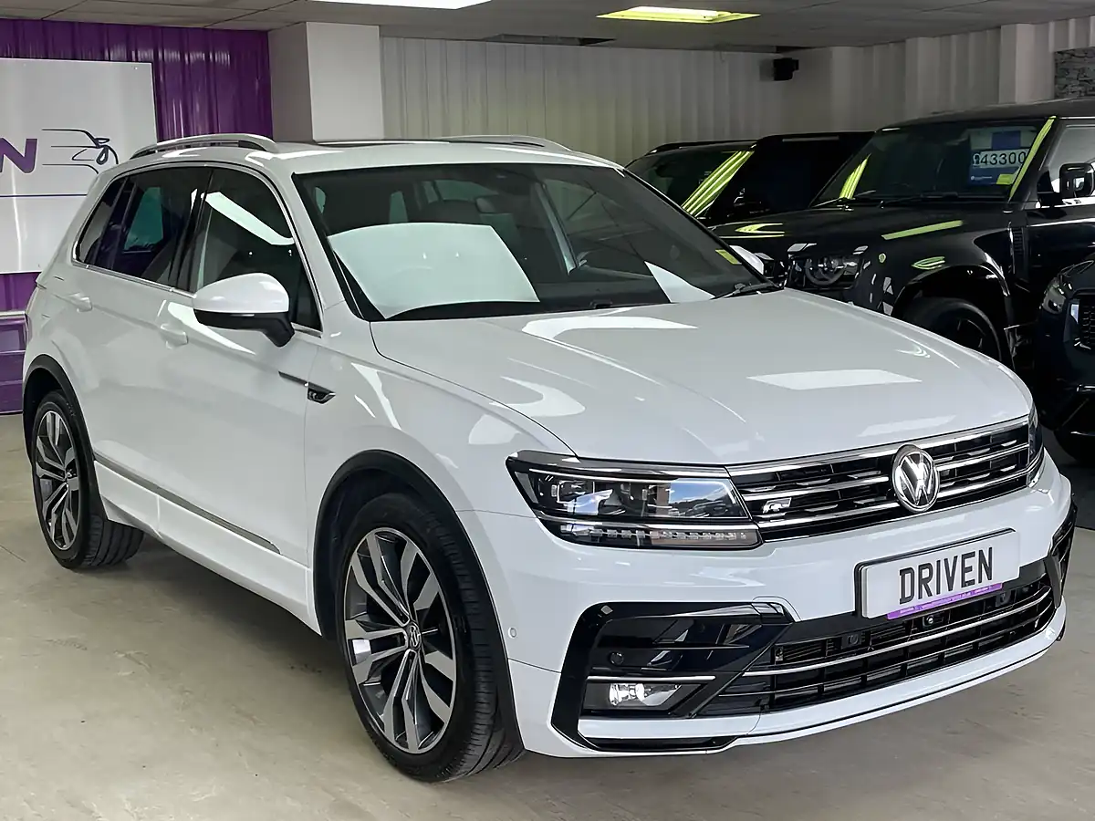 Used 2019 Volkswagen Tiguan R-Line Tech White - Interior and Exterior details 5