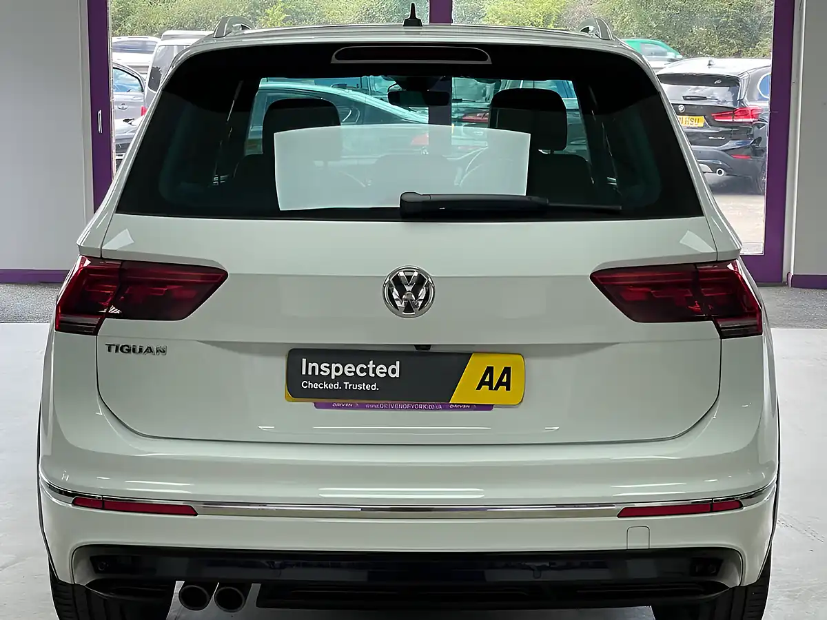 Used 2019 Volkswagen Tiguan R-Line Tech White - Interior and Exterior details 9