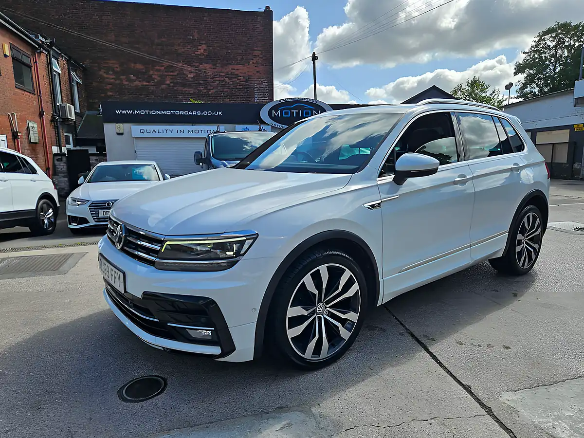 Used 2019 Volkswagen Tiguan R-Line Tech White - Front View