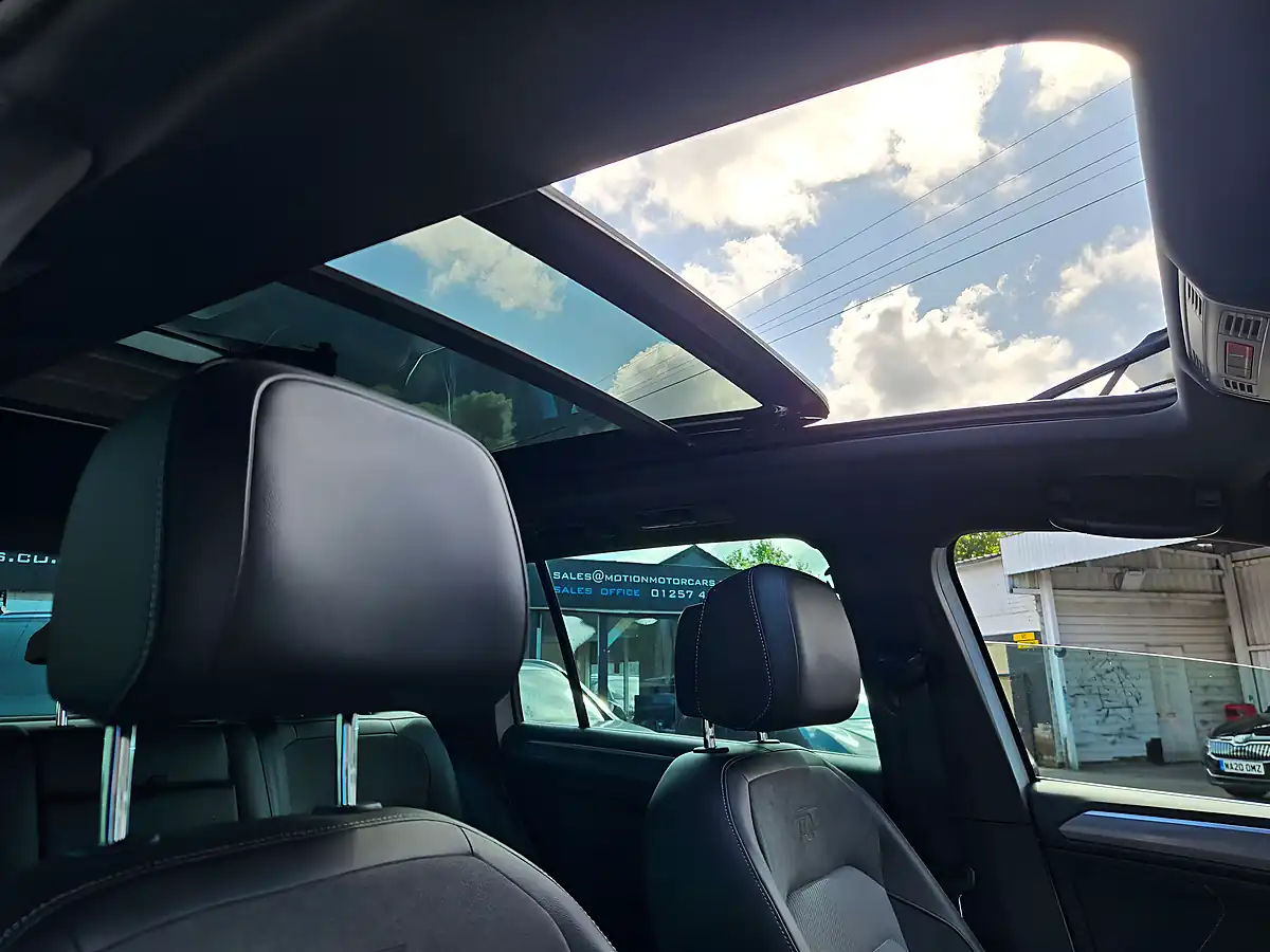 Used 2019 Volkswagen Tiguan R-Line Tech White - Interior and Exterior details 14