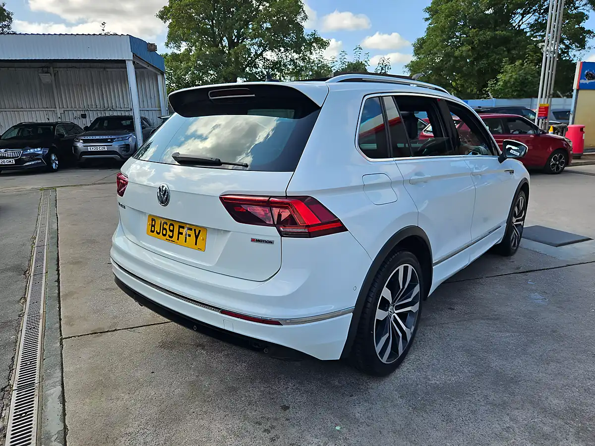 Used 2019 Volkswagen Tiguan R-Line Tech White - Interior and Exterior details 17