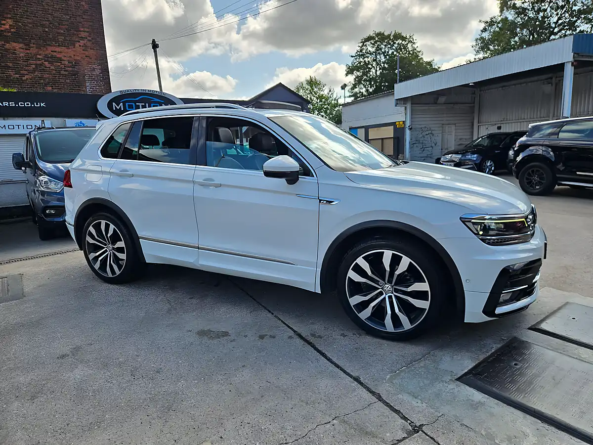 Used 2019 Volkswagen Tiguan R-Line Tech White - Interior and Exterior details 19