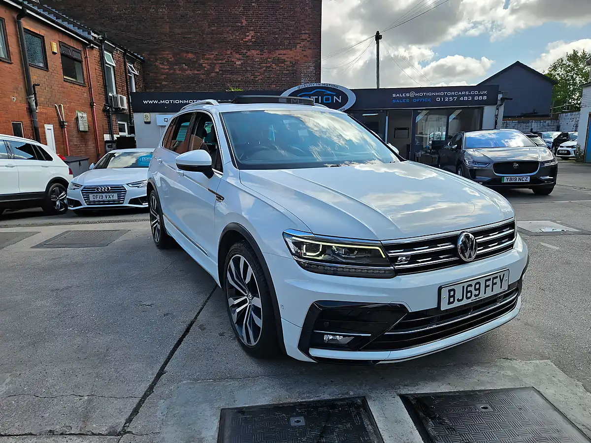 Used 2019 Volkswagen Tiguan R-Line Tech White - Interior and Exterior details 20