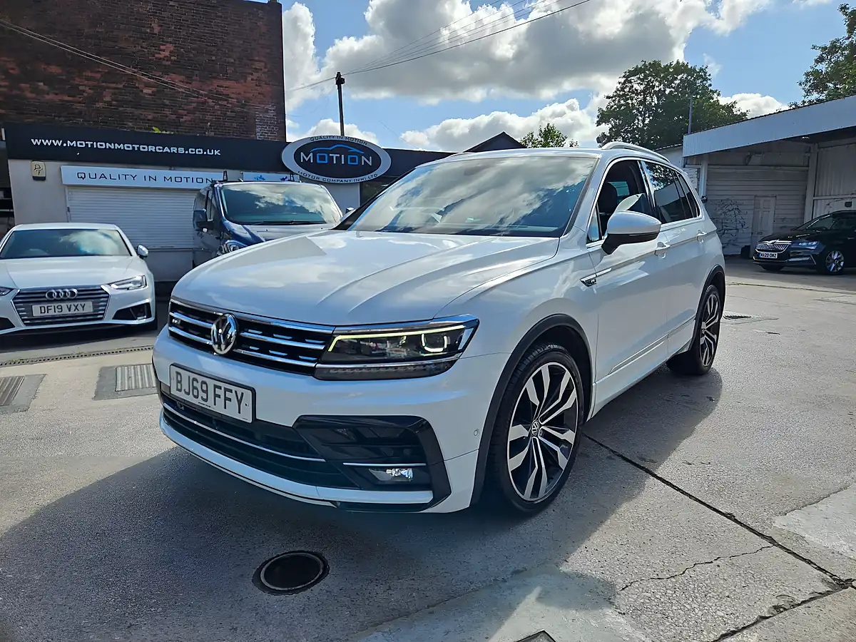 Used 2019 Volkswagen Tiguan R-Line Tech White - Interior and Exterior details 3