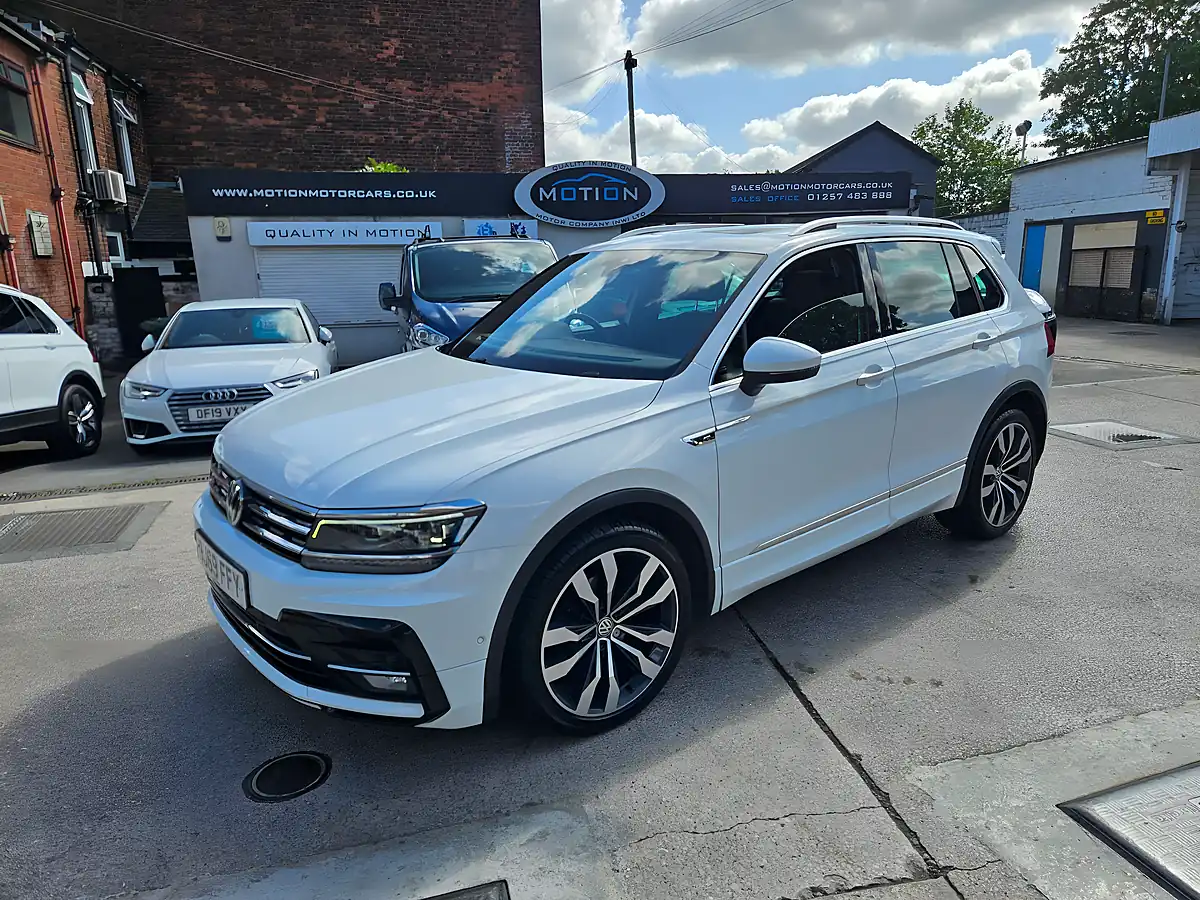 Used 2019 Volkswagen Tiguan R-Line Tech White - Interior and Exterior details 5