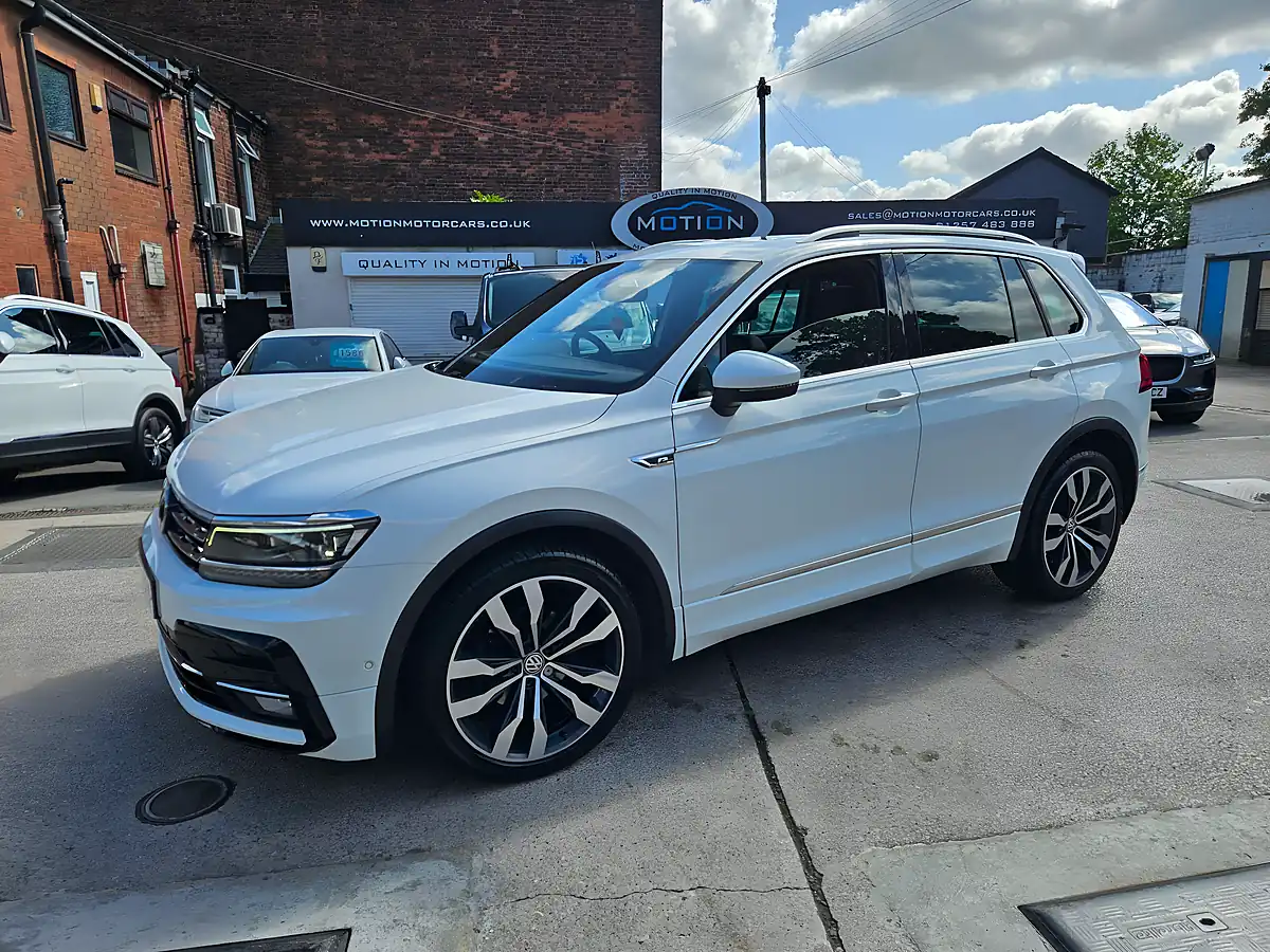 Used 2019 Volkswagen Tiguan R-Line Tech White - Interior and Exterior details 7