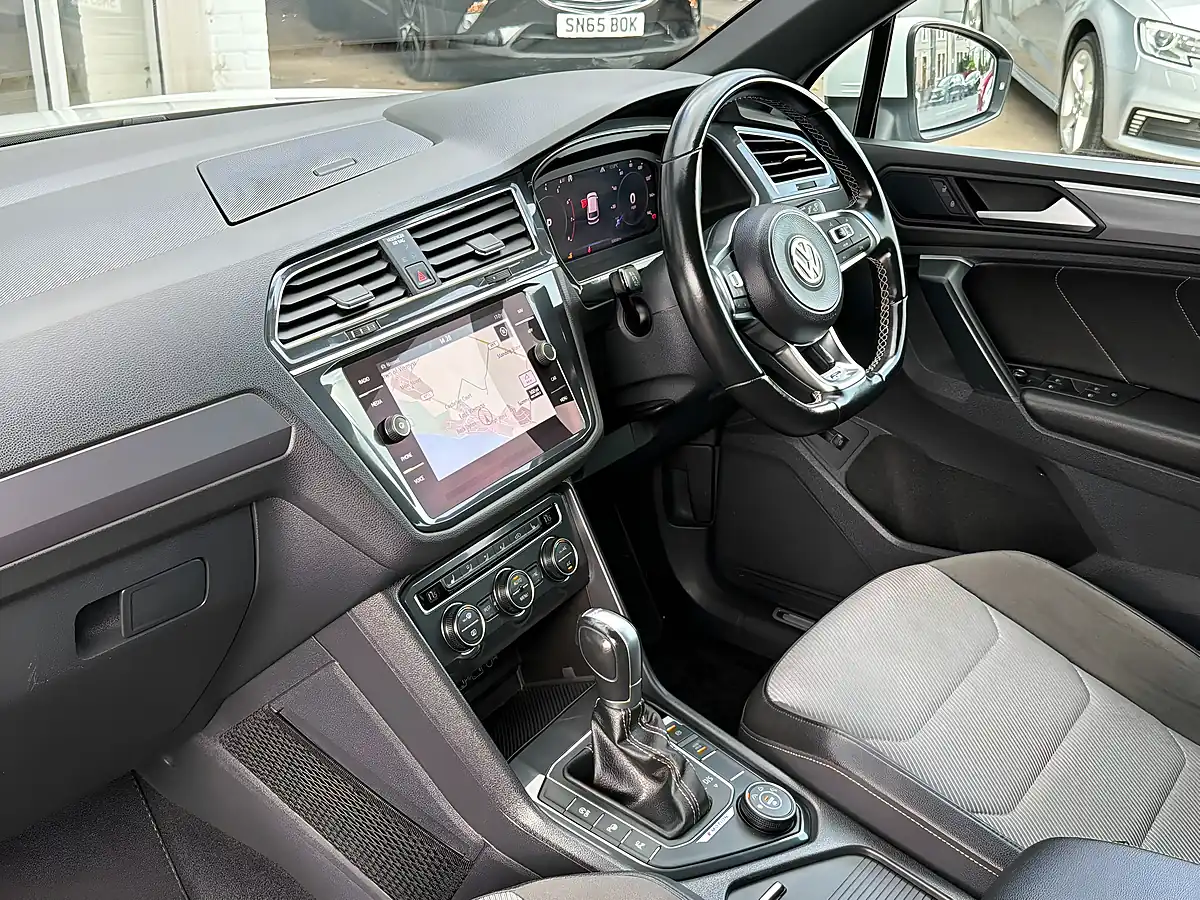 Used 2019 Volkswagen Tiguan R-Line Tech White - Interior and Exterior details 11