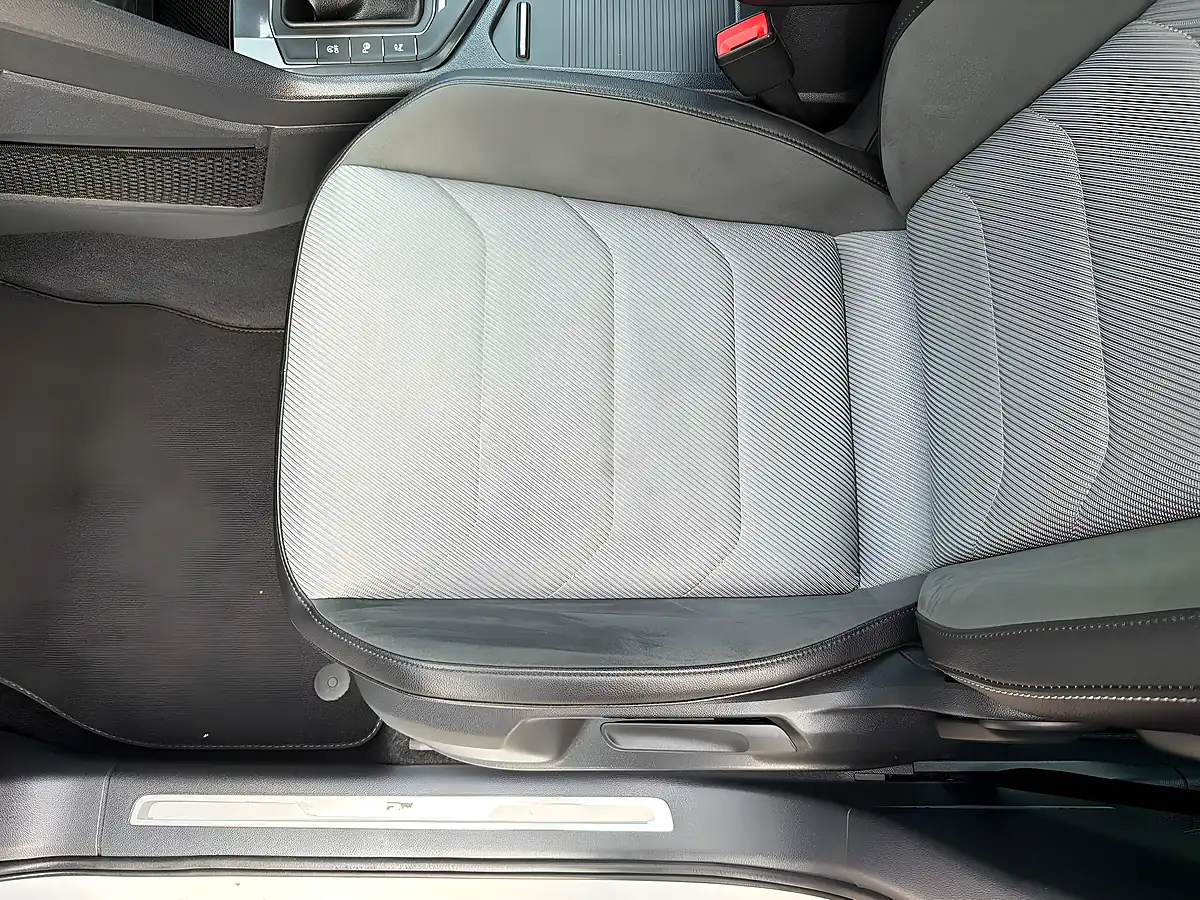 Used 2019 Volkswagen Tiguan R-Line Tech White - Interior and Exterior details 13