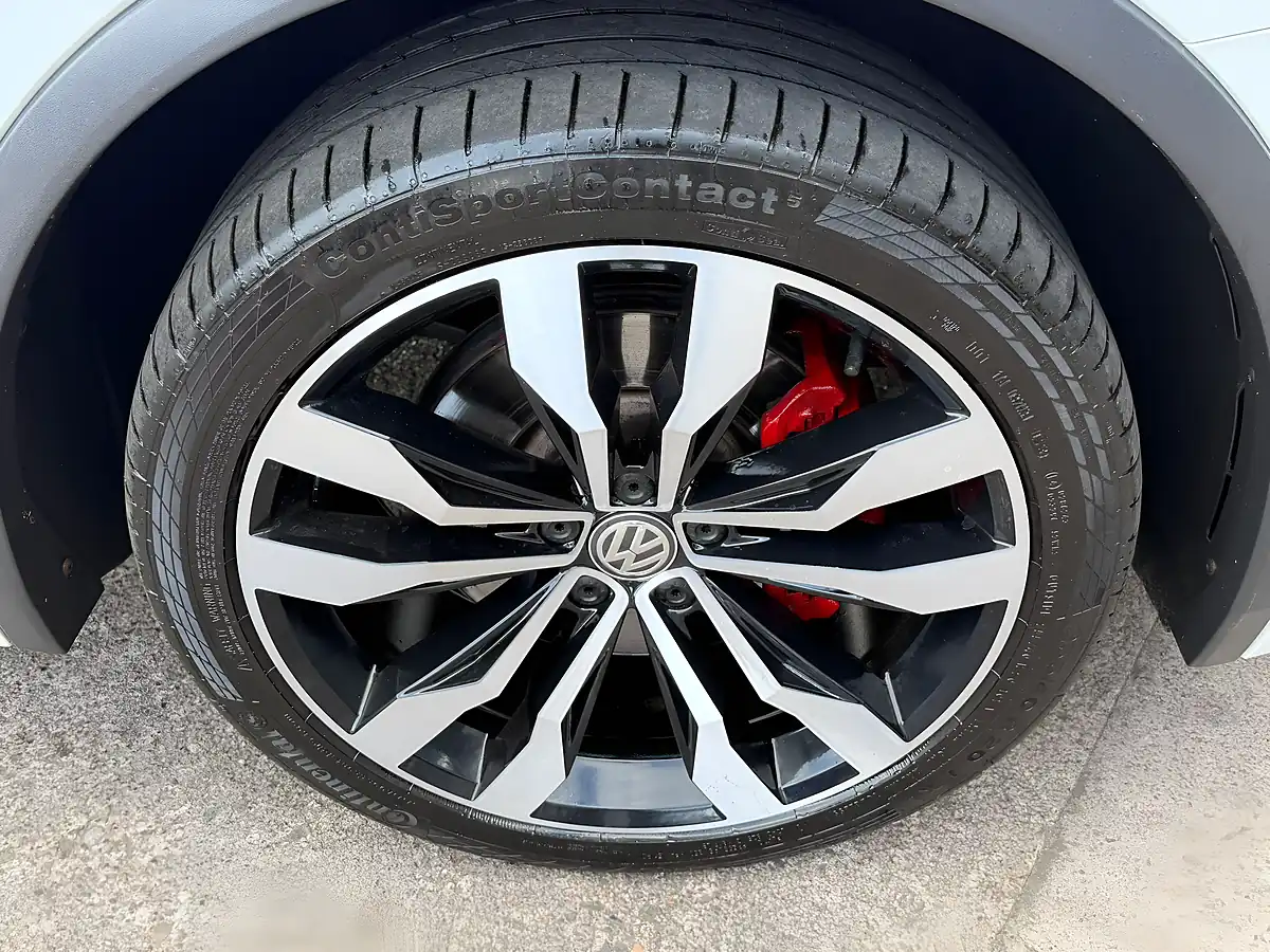 Used 2019 Volkswagen Tiguan R-Line Tech White - Interior and Exterior details 17