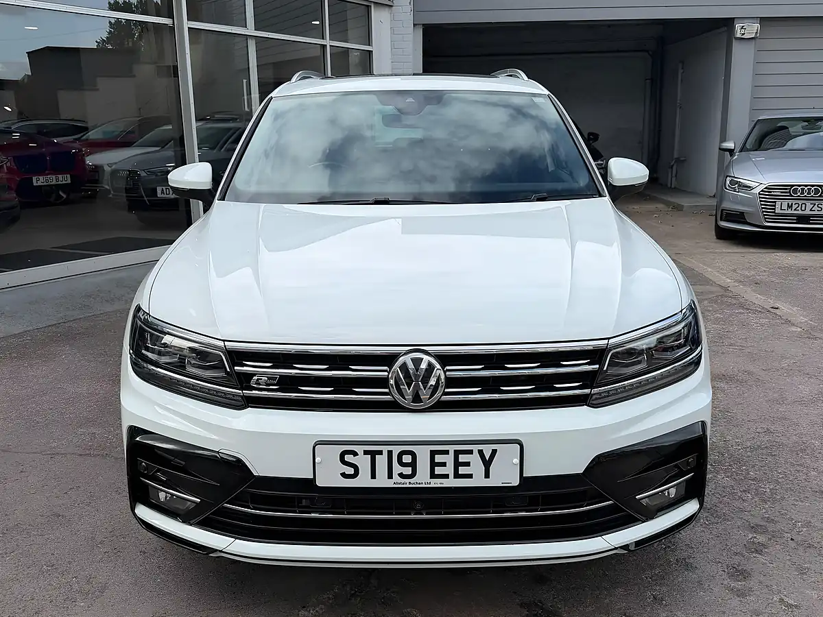 Used 2019 Volkswagen Tiguan R-Line Tech White - Interior and Exterior details 3