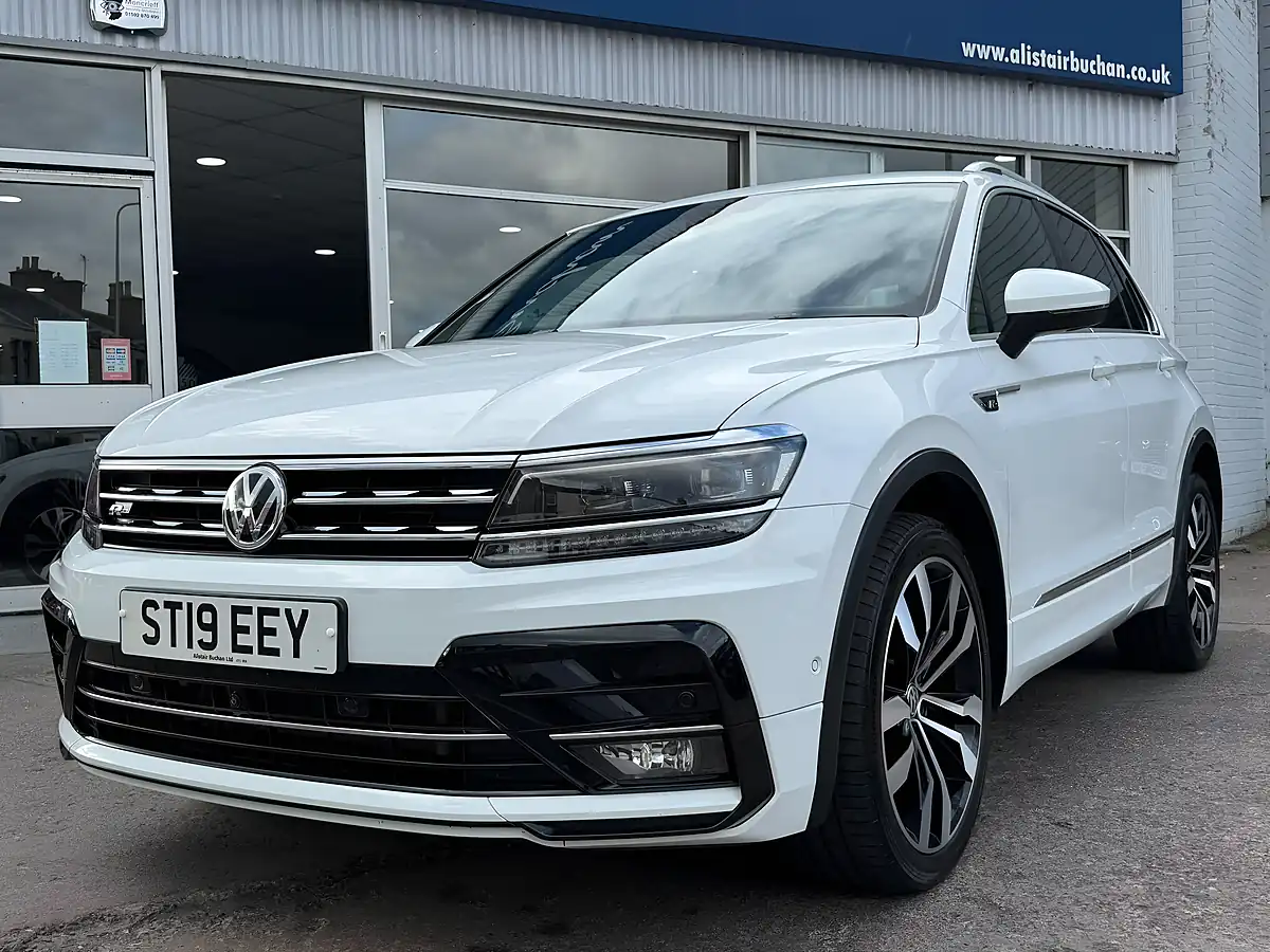 Used 2019 Volkswagen Tiguan R-Line Tech White - Interior and Exterior details 4