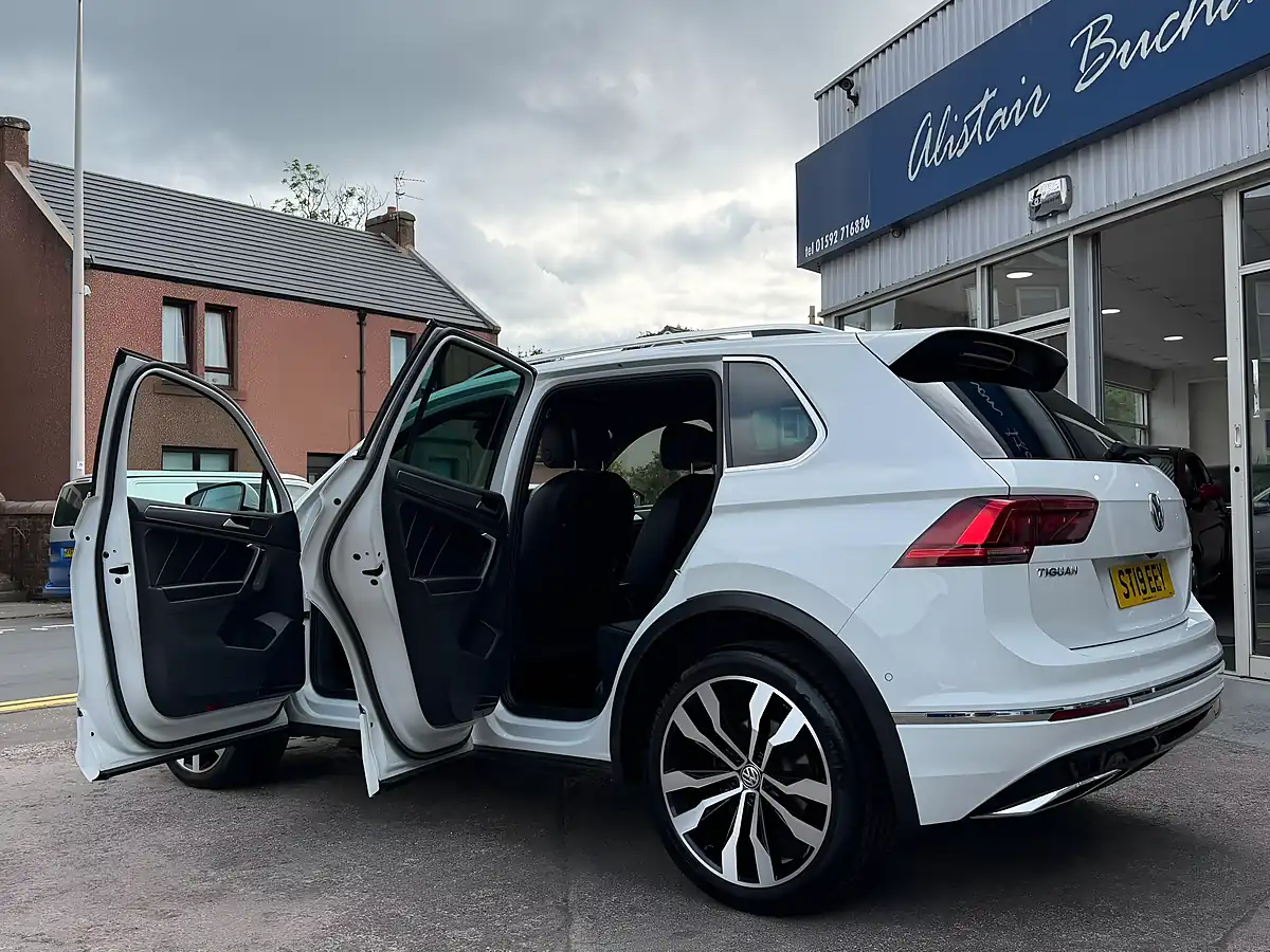 Used 2019 Volkswagen Tiguan R-Line Tech White - Interior and Exterior details 5