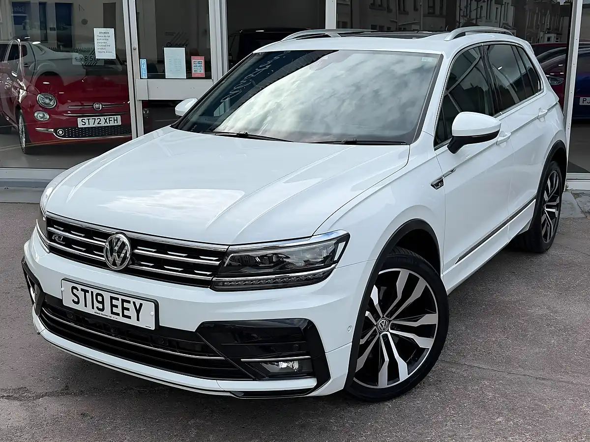 Used 2019 Volkswagen Tiguan R-Line Tech White - Interior and Exterior details 6