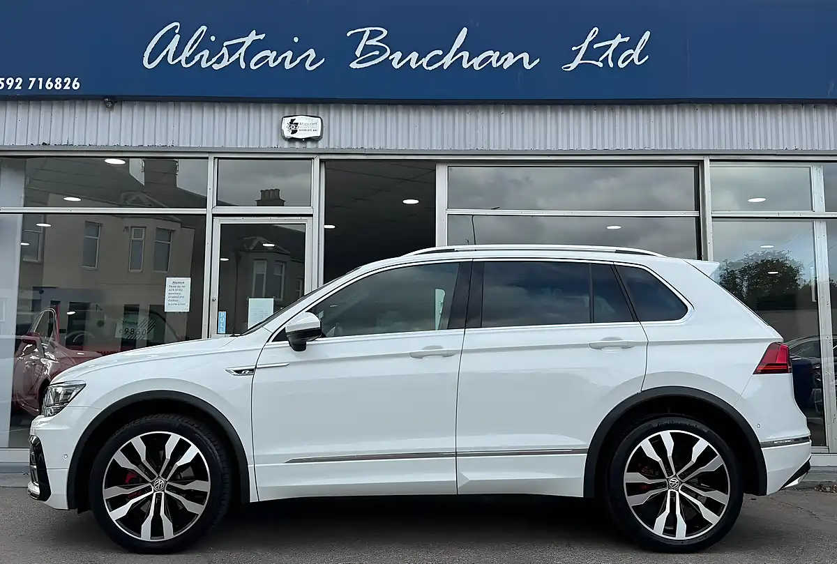 Used 2019 Volkswagen Tiguan R-Line Tech White - Interior and Exterior details 8