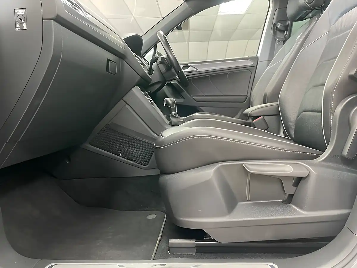 Used 2019 Volkswagen Tiguan R-Line Tech White - Interior and Exterior details 14