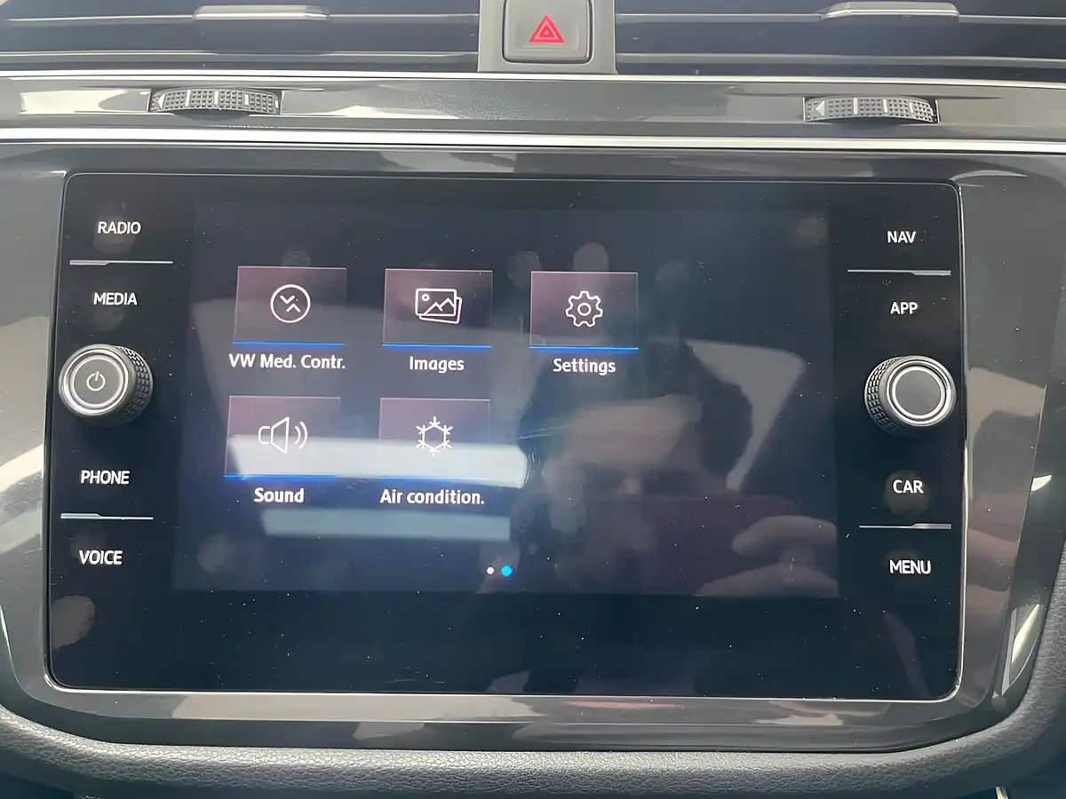 Used 2019 Volkswagen Tiguan R-Line Tech White - Interior and Exterior details 16
