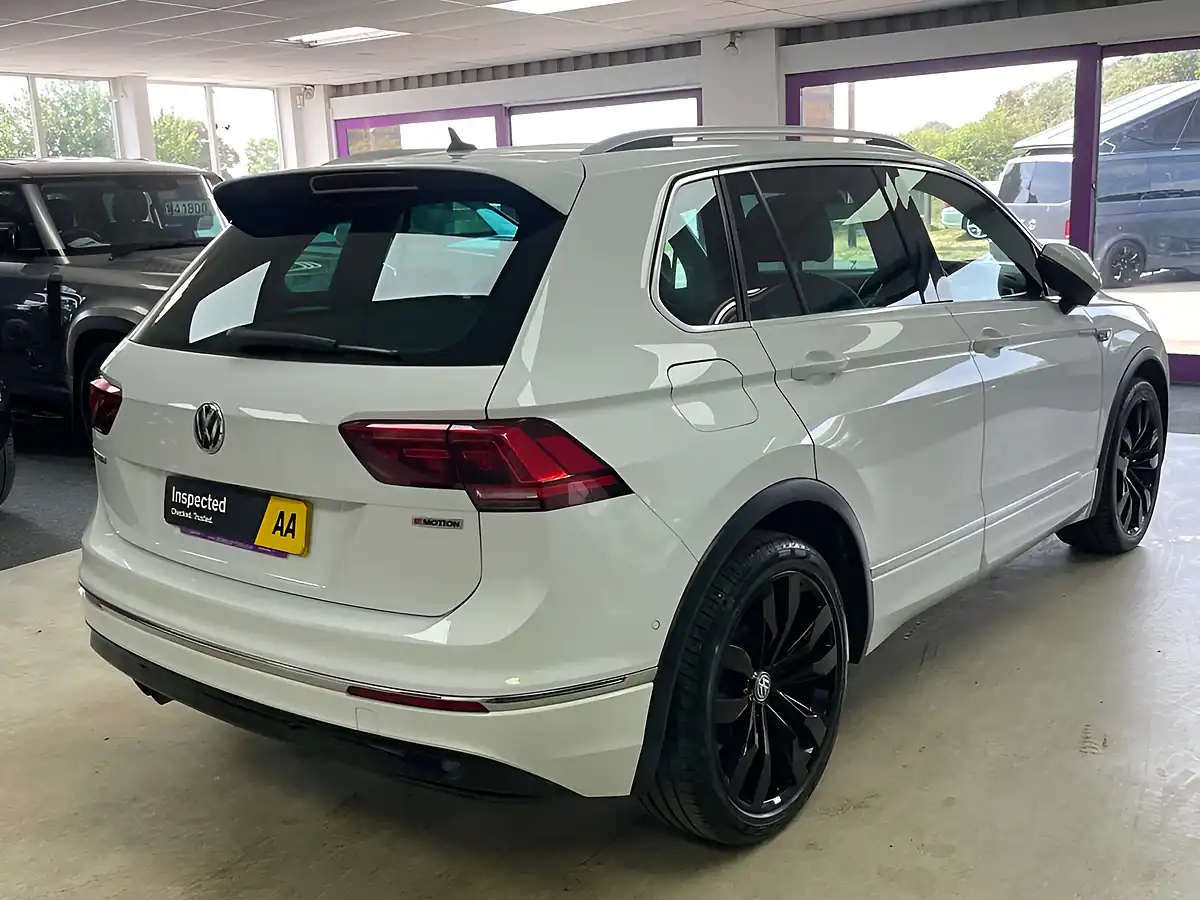 Used 2019 Volkswagen Tiguan R-Line Tech White - Interior and Exterior details 7