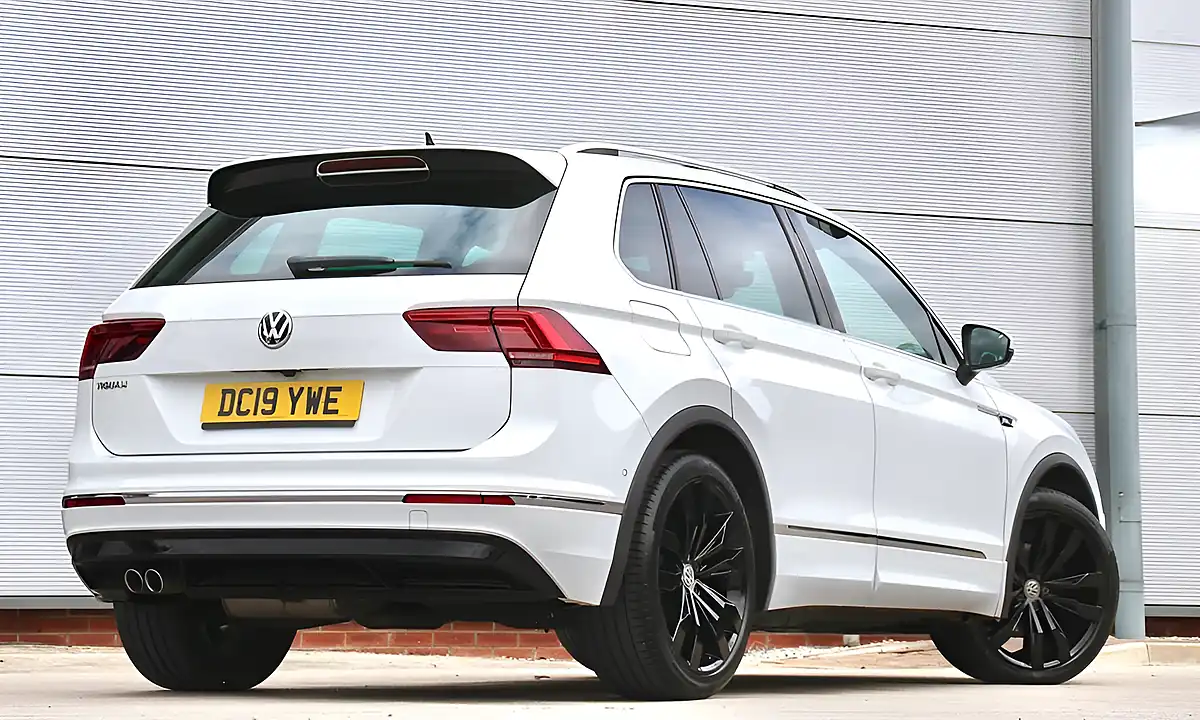 Used 2019 Volkswagen Tiguan R-Line Tech White - Interior and Exterior details 10