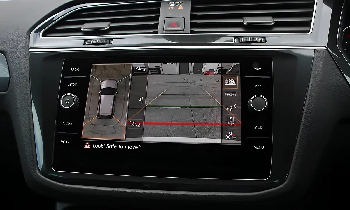 Used 2019 Volkswagen Tiguan R-Line Tech White - Interior and Exterior details 11