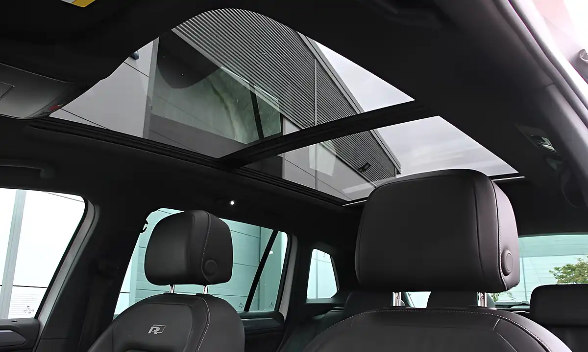 Used 2019 Volkswagen Tiguan R-Line Tech White - Interior and Exterior details 15
